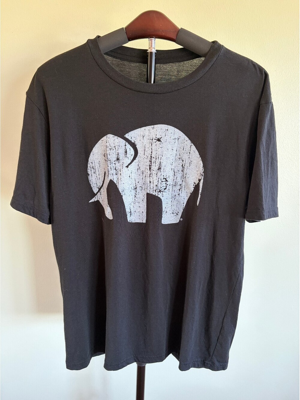 Banana Republic Factory Men’s Small Black Elephant Graphic T-Shirt Distressed